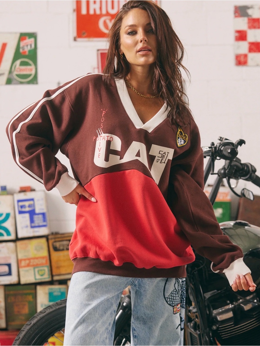 Sabbi - Cat V Neck Crew